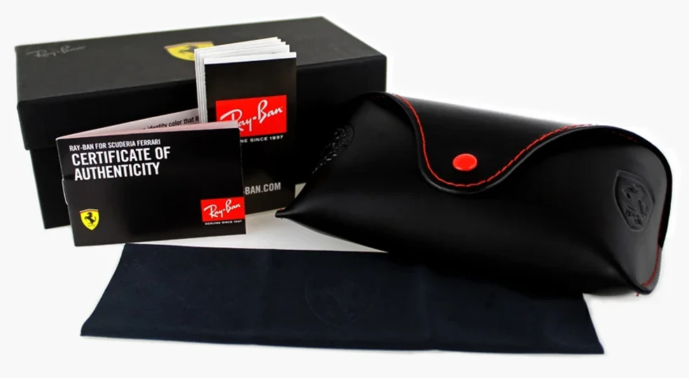 Caja, estuche, paño y certificado de la línea Scuderia Ferrari